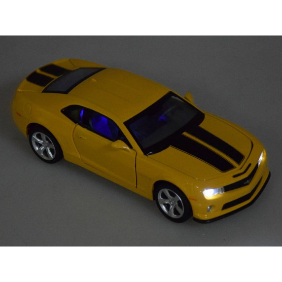 Autíčko Chevrolet Camaro SS so zvukovými a svetelnými efektmi 1:32