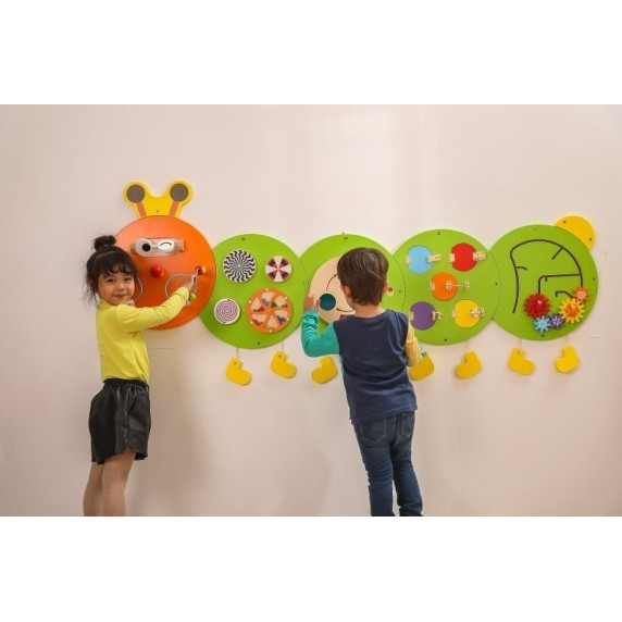 Drevená nástenná tabuľa pre deti VIGA Big Caterpillar - húsenica