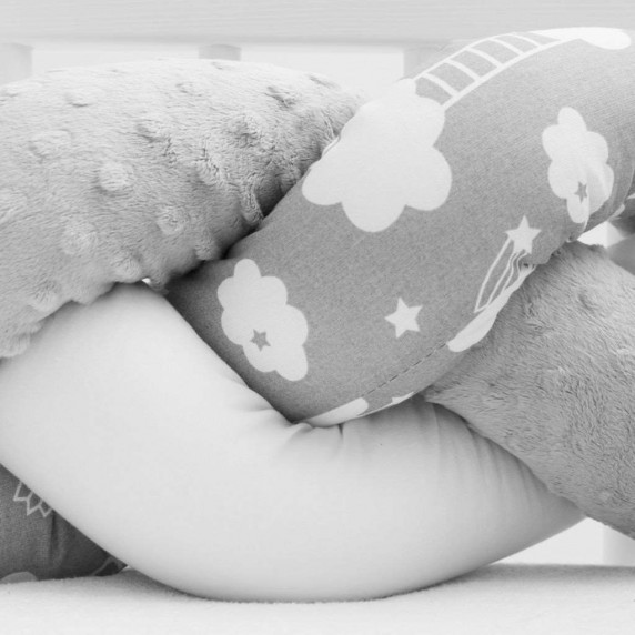 Ochranný mantinel do postieľky vrkoč New Baby - Obláčik
